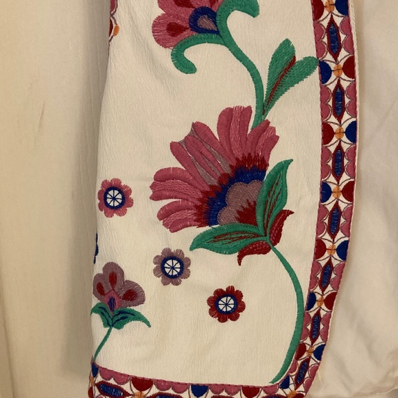 Floral Embroidered Vest - Picture 6 of 11